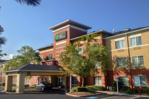 Hotels in Waltham